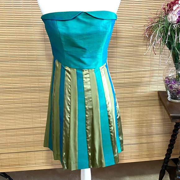 Iridescent mermaid colors, strapless perfect for Derby, garden party - Picture 2 of 14